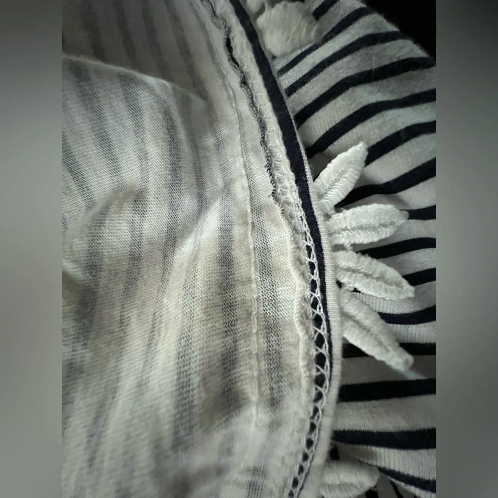 Topshop Cropped Striped Shirt with Floral Attachments | Size 2 or XS - Picture 10 of 11